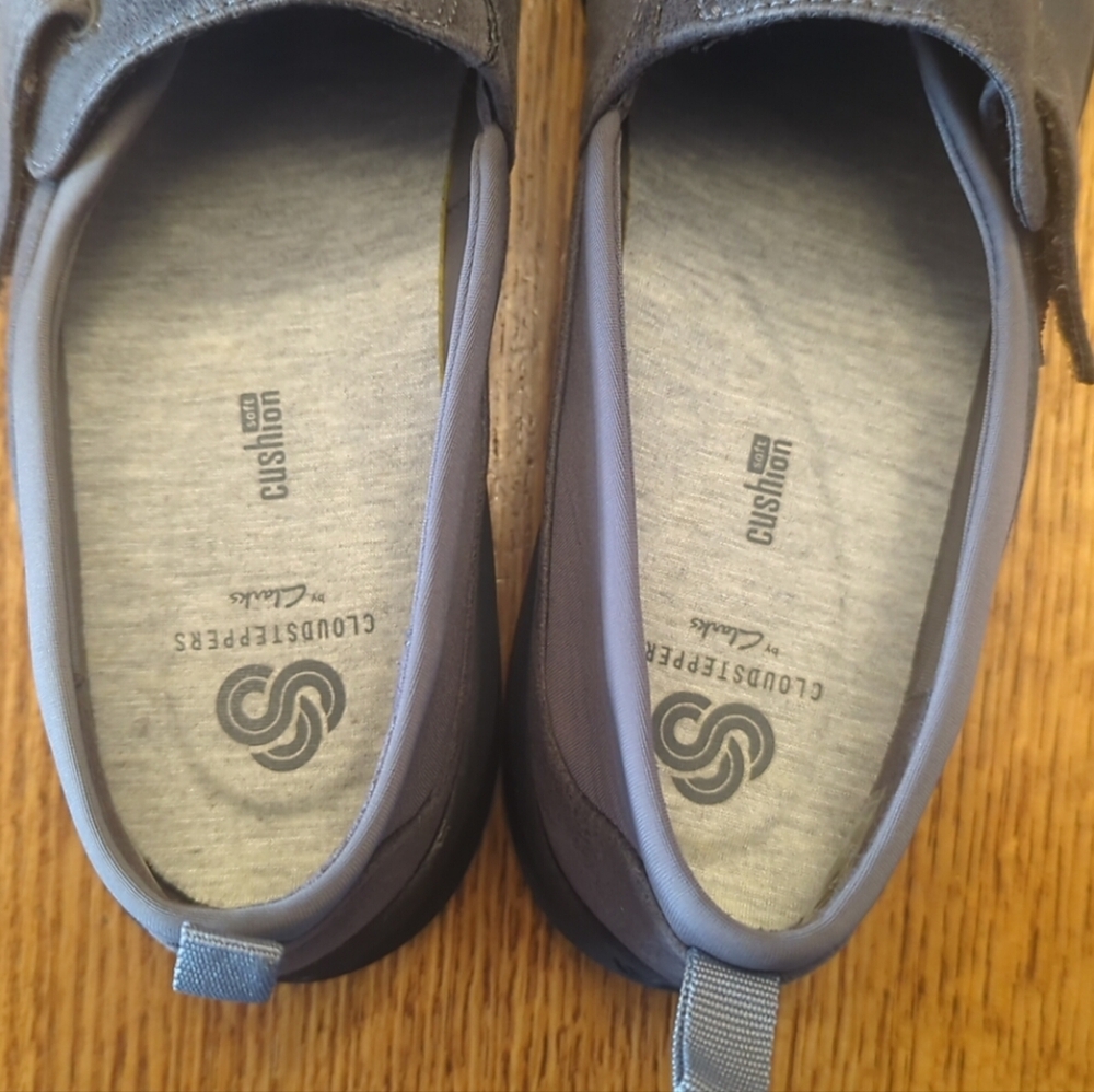 Cloudsteppers Clarks Soft Cushion Grey Loafers Hook & Loop Closure Women's 9.5M - Picture 4 of 10